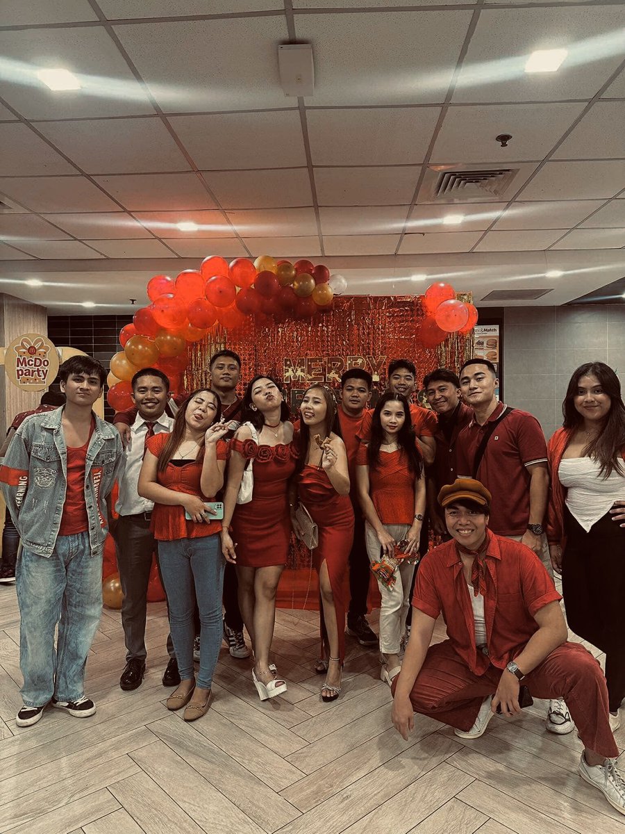 BronJoe's tweet photo. Mcdonald's Calbayog Newly Hired Crew with the Managers (2024) 🫶🏽♥️✨ https://t.co/qG9o6mANvl
