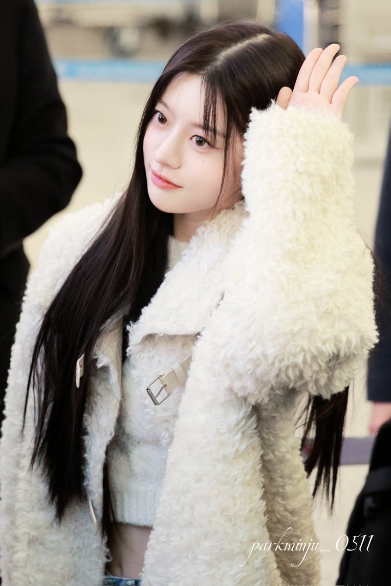 241214 ICN🐰

#아일릿 #ILLIT #민주 #MINJU