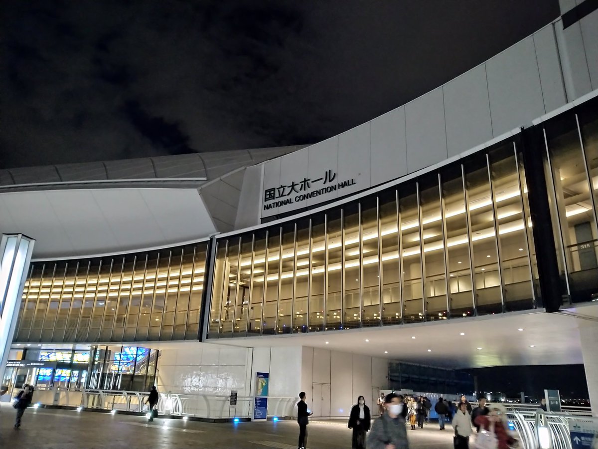 ucchy_BeN's tweet photo. Aimerさんlune blancheツアー神奈川1日目ありがとうございました😌
雲が多かったけど、終演後には綺麗な月が顔を見せてくれました☺️🌕️

Aimerさんのなんともほっこりする可愛らしいハプニング？も見れてとっても心が温かく満たされました✨️
 #luneblanche 
 #月の満ち欠けツアー https://t.co/elRwssoI31