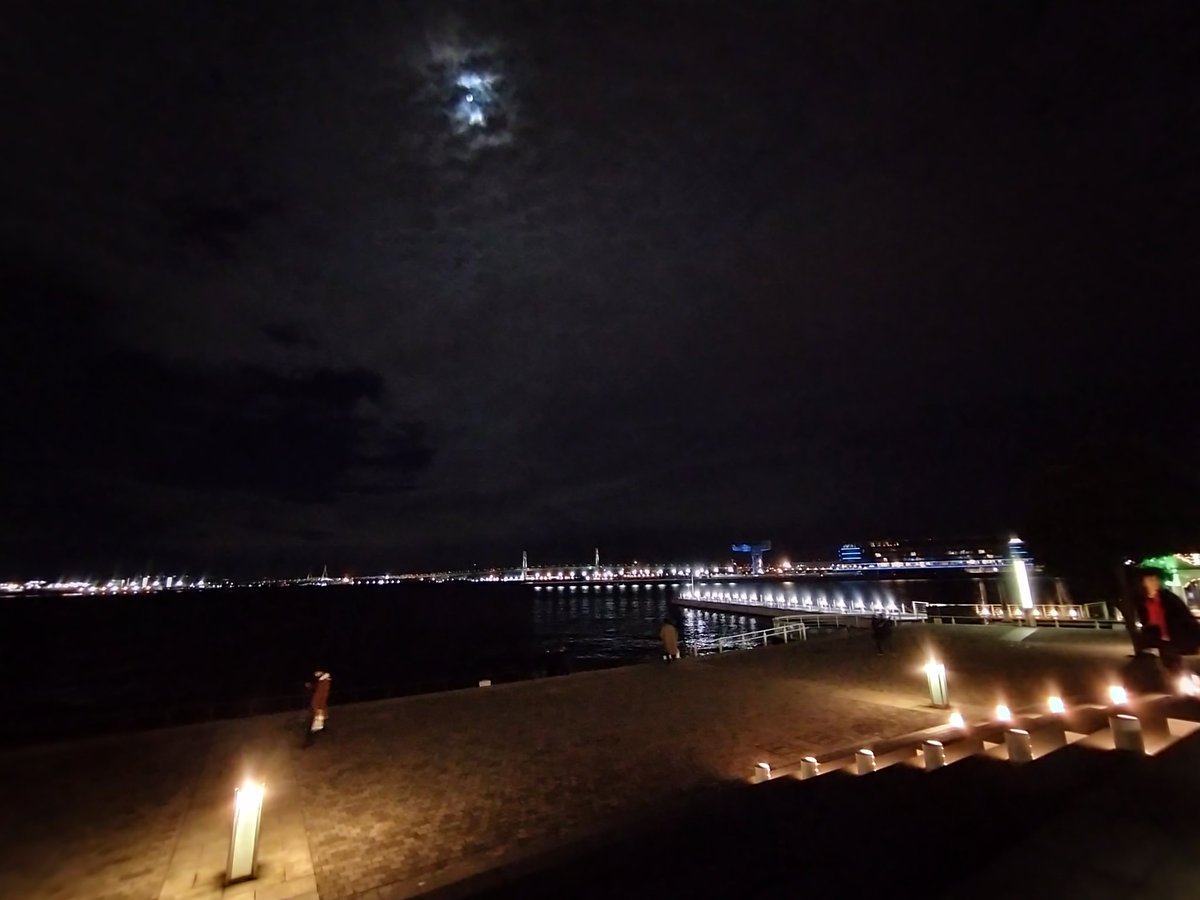 ucchy_BeN's tweet photo. Aimerさんlune blancheツアー神奈川1日目ありがとうございました😌
雲が多かったけど、終演後には綺麗な月が顔を見せてくれました☺️🌕️

Aimerさんのなんともほっこりする可愛らしいハプニング？も見れてとっても心が温かく満たされました✨️
 #luneblanche 
 #月の満ち欠けツアー https://t.co/elRwssoI31