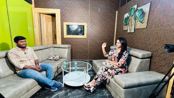 anil_AK143's tweet image. #UiTheMovie heroine @Reeshmananaiah participated in promotional interviews with web channels #FridayPoster, @FilmyFocus, @iDreamMedia and @Theteluguone about the film. 🤩 

Full interviews releasing soon! 🤘 💥
@nimmaupendra #UiTheMovieOnDEC20th @Laharifilm