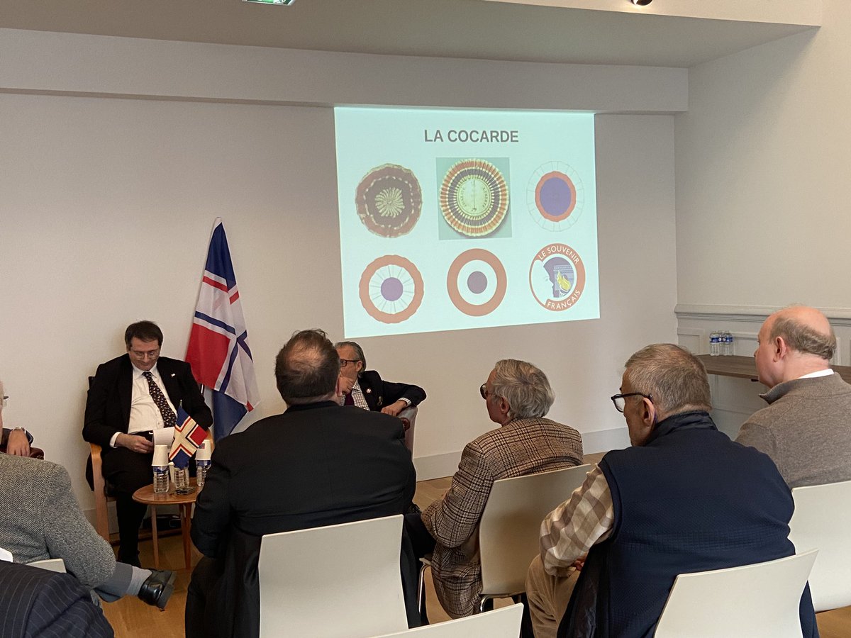 DrapeauxSFV's tweet photo. Quelques images de la première table ronde. #JSFV1 #Vexillologie https://t.co/l72Y24sITm