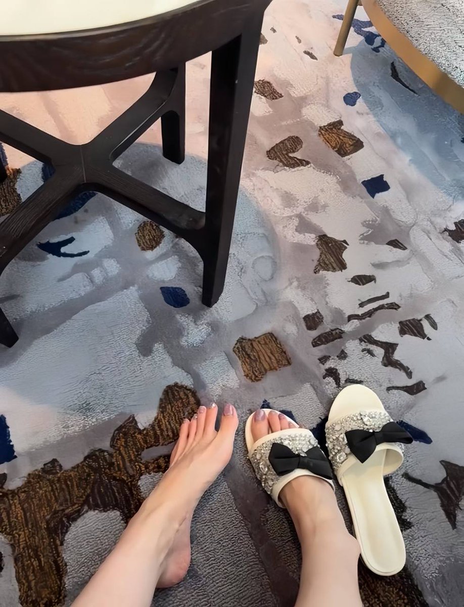 SaraTikcat's tweet photo. 点击观看更多美脚 https://t.co/s7gZvH9QU7 https://t.co/YK5lNxMEPd