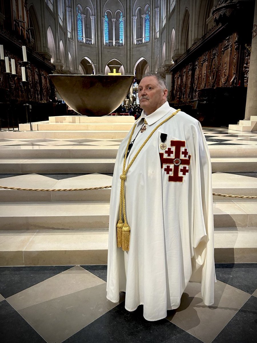 EOHSJScotland's tweet photo. 🧵 Sacred relic returns to Notre Dame

On Friday 13 December 2024 the Lieutenant, accompanied by Mrs d’Inverno, was privileged, at the invitation of the Lieutenant for France HE Controleur General des armees Christian Piotre, to represent the Lieutenancy of Scotland at the https://t.co/YdpycB5F4A