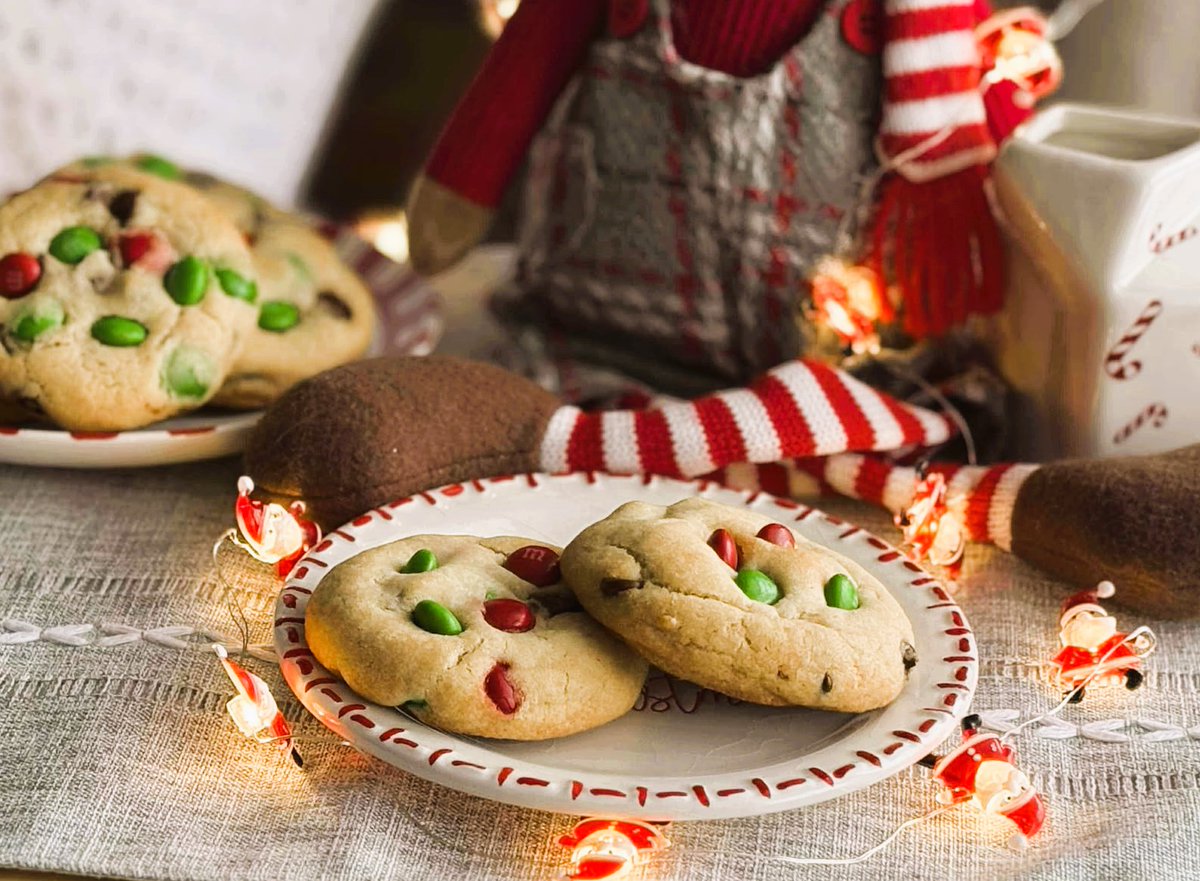 MarieRYnr's tweet photo. Christmas M&amp;M Cookies. Chewy in the middle, crisp edges, perfectly, festively, delicious. https://t.co/UF663TMpjo #bake #Cookie #Christmas #TreatYourself #RecipeOfTheDay #delicious #yummy #tasty #nomnomnom #yumyum https://t.co/33QQGofSkd