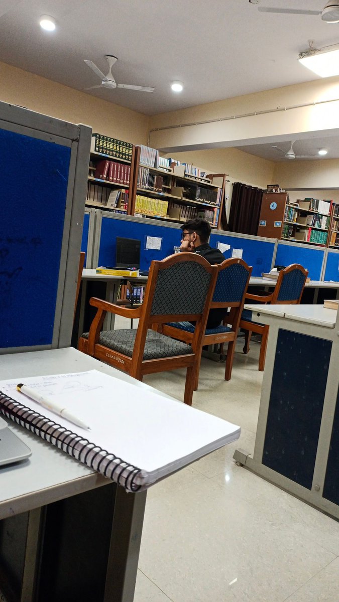vids2612's tweet photo. Library m itna ache ache ladk dikhe toh m roz jaau.😬 https://t.co/vivsEkm2dv