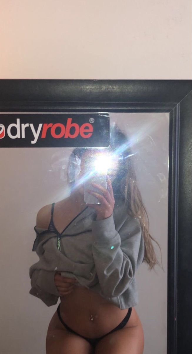 Doucelunaa's tweet photo. Si tu like et tu t’abonnes je t’offre une vidéo de moi 🥵 https://t.co/4R8smQkoyx
