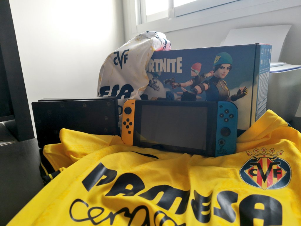 ¡Atención, jugones y seguidores del Submarino Amarillo! 📢🎉

¡SORTEO ÉPICO DE NAVIDAD! 🎄🎮

¿Te imaginas tener una increíble Nintendo Switch mientras vistes la camiseta del Villarreal? 🎮🎁

Consíguelo con:
1. Rt
2. Seguir <a href="/PrincipeBlue7/">💛 El Príncipe de Vila-real 💙</a>

#NintendoSwitch #SorteoNavidad #Gaming
