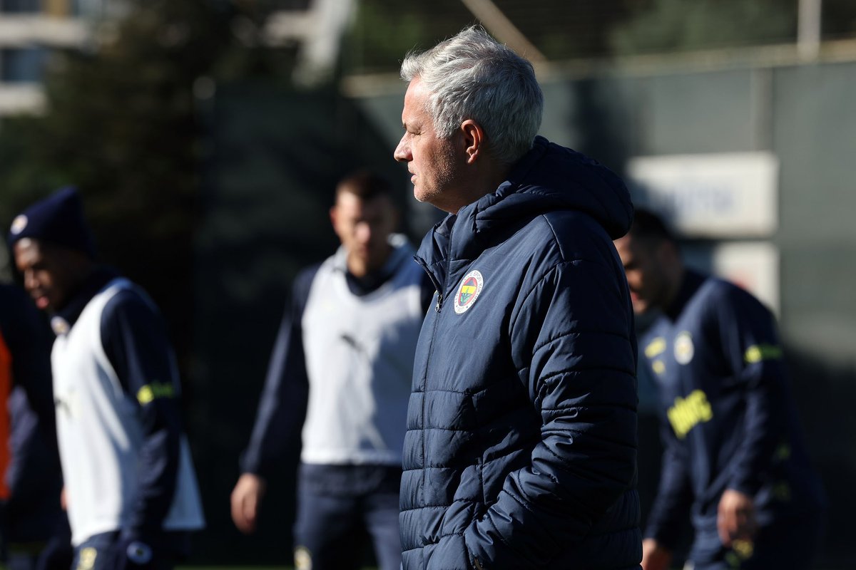 Fenerbahce's tweet photo. Günün antrenmanı. https://t.co/Kw3IqQVJK7