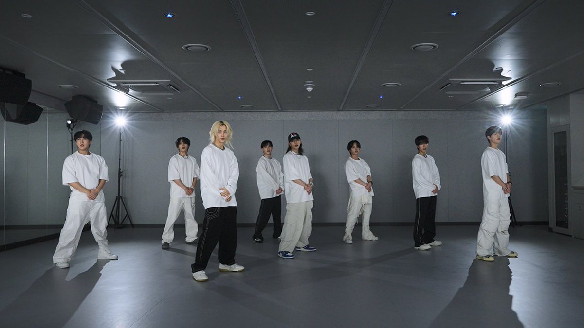 Stray_Kids's tweet photo. Stray Kids(스트레이 키즈) "Walkin On Water"
Dance Practice Video

https://t.co/SYhTiJ5ojU

Listen to "合 (HOP)" now💦
https://t.co/cV9tYAyUR7

#StrayKids #스트레이키즈
#合 #HOP
#SKZHOP_HIPTAPE
#WalkinOnWater
#StrayKidsComeback
#YouMakeStrayKidsStay https://t.co/WLUMesQNfA