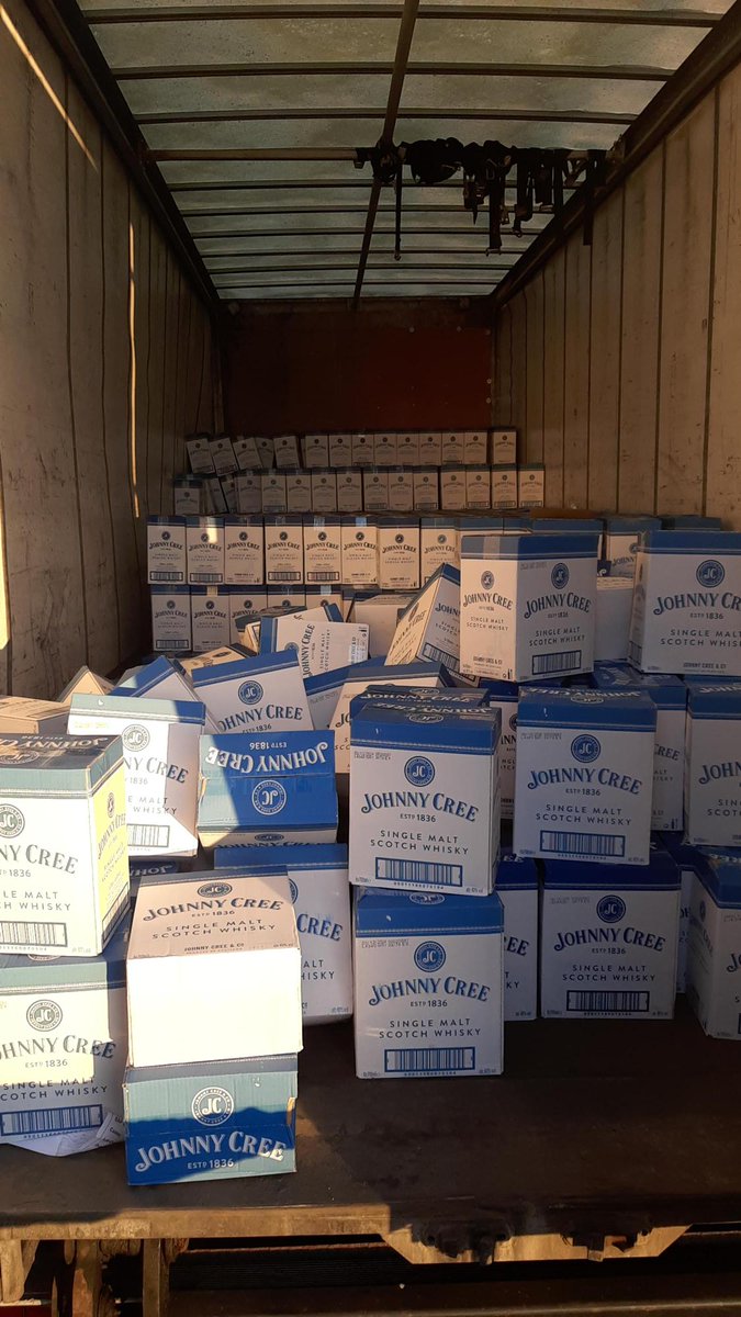 Officers conducting drink drive patrols weren’t quite expecting the alcohol-related offence which briefly closed the M606 near Bradford this morning.

They used a stinger to bring this lorry to a stop and found £40k of suspected stolen whisky.

More: westyorkshire.police.uk/news-appeals/l…