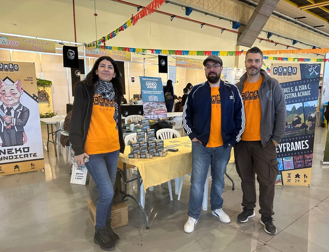 moonnoise's tweet photo. Hoy nos toca presentar #Keyframes en una feria de nuestra tierra, Albacete. Estaremos toda la mañana en #Albatoy presentando el juego de @llama_dice con el maravilloso arte de #CristinaAchaui https://t.co/voTFxtLb3r