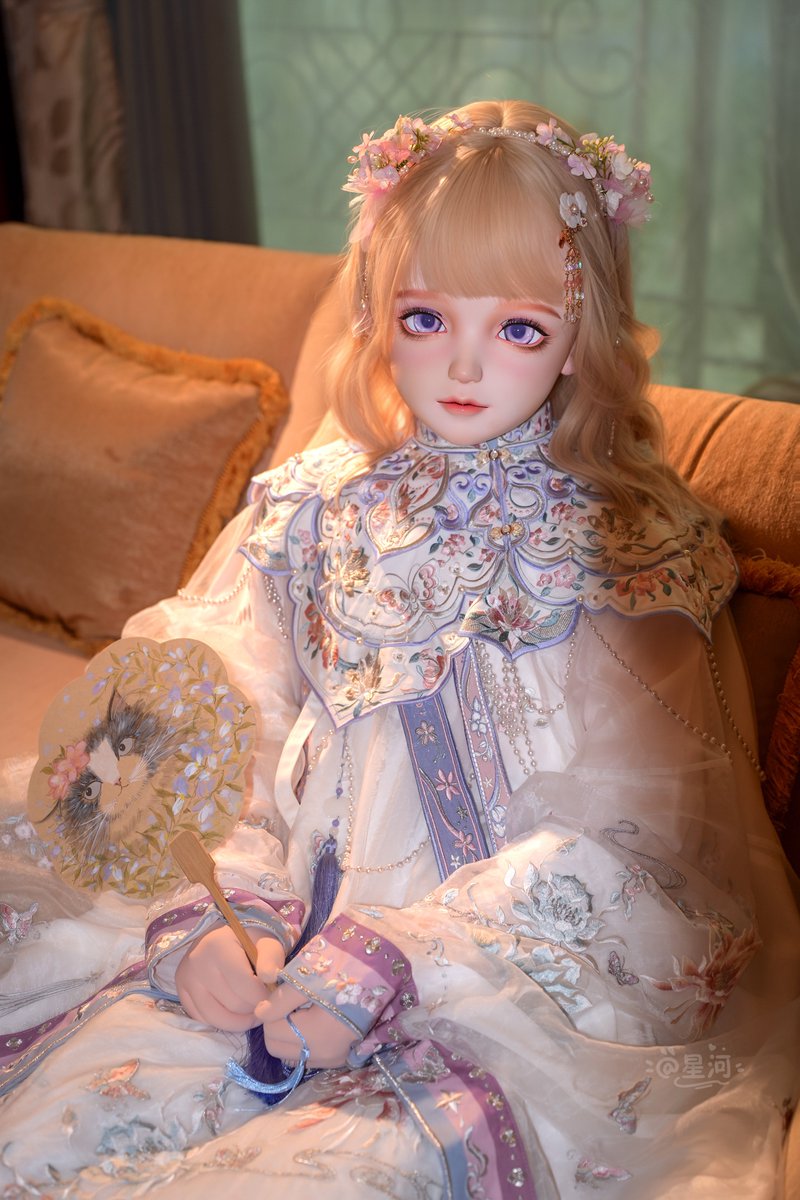 「我与春风皆过客
      你携秋水揽星河.」

📸:<a href="/Tevin__Z/">Tevin-Z</a> 
#kigurumi #dw11