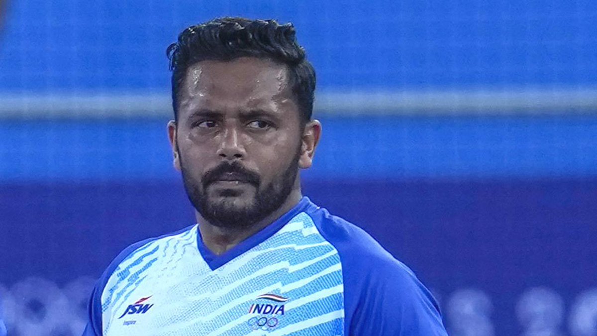 dipayan_pore's tweet photo. GQ (Gentlemen's Quarterly) Men of the year💥 @13harmanpreet 

Many many congratulations🎉🥳 💙 https://t.co/80WZqflpkd