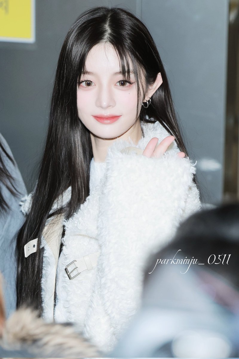 241214 ICN🫶🏻

#아일릿 #ILLIT #민주 #MINJU