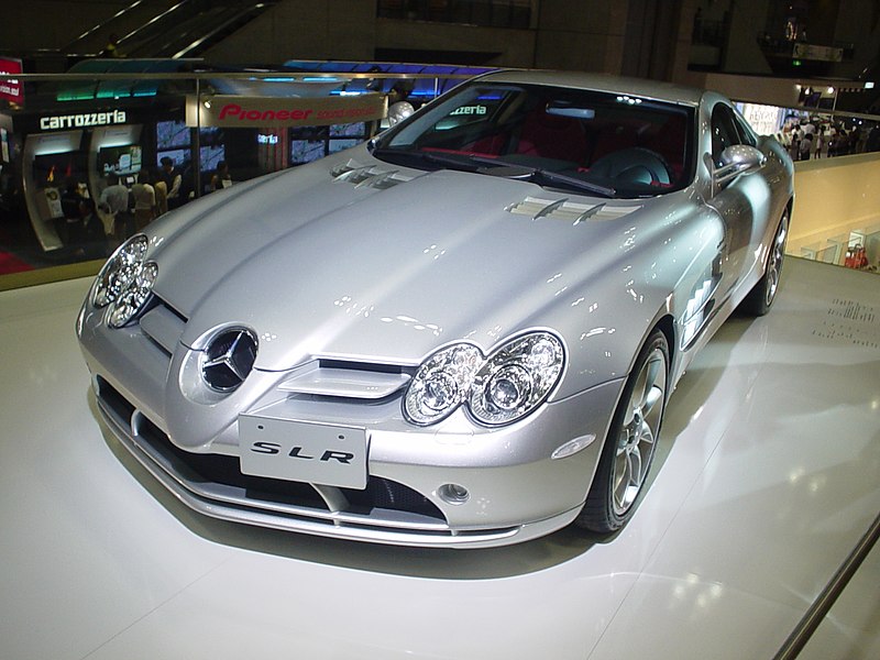PierreDdeG's tweet photo. J'ai appris aujourd'hui que le logo de la Mercedes SLR est en fait l'entrée de l'admission du V8. https://t.co/KSYbtv8zWm