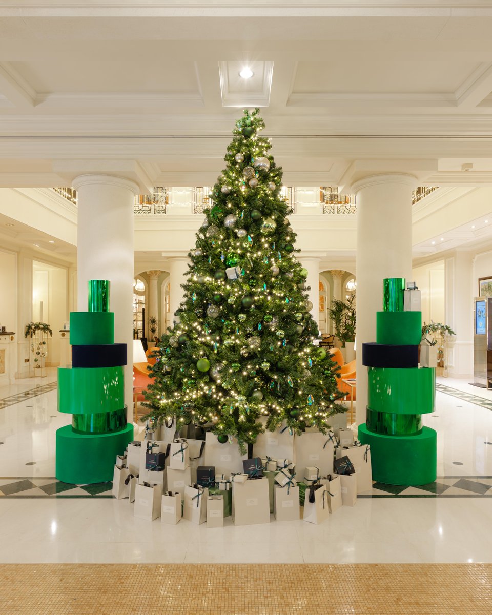 MonteCarloSBM's tweet photo. Christmas' spirit in Monaco ♥️
-The Hôtel de Paris Monte-Carlo, for a glamorous moment with Maison Chopard
-The Hôtel Hermitage Monte-Carlo, for an elegant moment with Maison Repossi
-The Monte-Carlo Bay Hotel &amp; Resort, for a warm &amp; lovely moment
Read: https://t.co/yx8dee0nFS https://t.co/DHgAGYlEgb