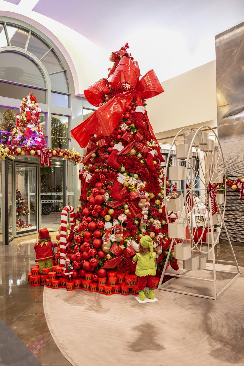 MonteCarloSBM's tweet photo. Christmas' spirit in Monaco ♥️
-The Hôtel de Paris Monte-Carlo, for a glamorous moment with Maison Chopard
-The Hôtel Hermitage Monte-Carlo, for an elegant moment with Maison Repossi
-The Monte-Carlo Bay Hotel &amp; Resort, for a warm &amp; lovely moment
Read: https://t.co/yx8dee0nFS https://t.co/DHgAGYlEgb