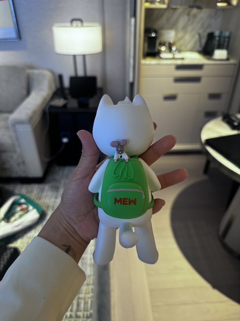 CAT IN A DOGS WORLD!!

<a href="/mew/">MEW</a> <a href="/MEW_zh/">MEW 中文｜咪哦 😼📍🐕🌎</a>