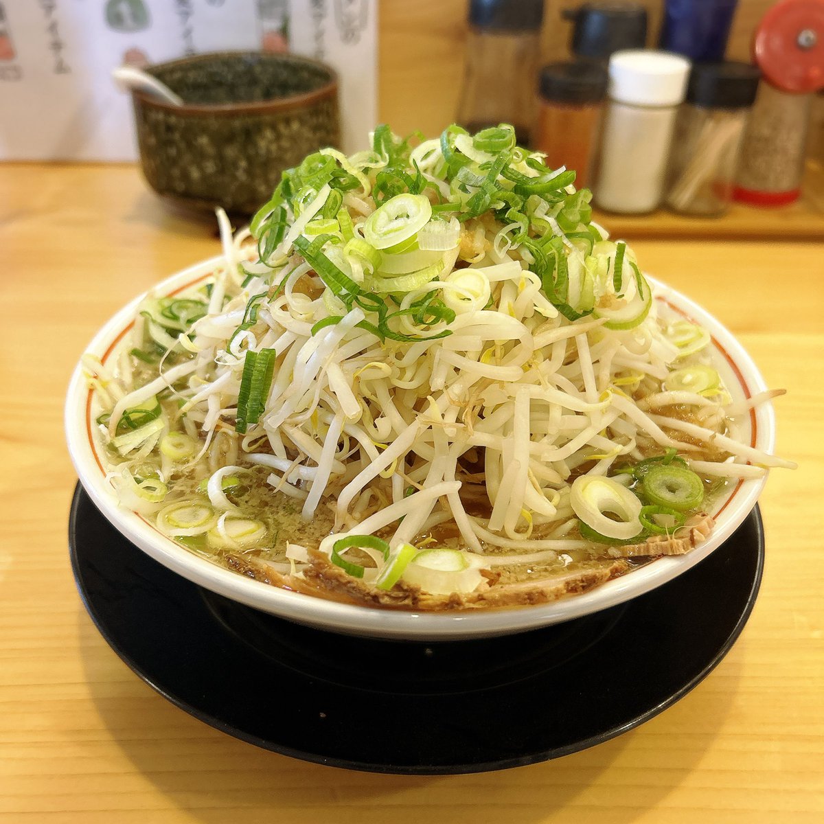 shi2za's tweet photo. ガチブタ@大垣市
萌やしそば(萌やし多め+ごはん中+高菜)
ガチブタで朝ラー🍜
前回と全く同じオーダー😋
#ガチブタ https://t.co/5C8URuKpod