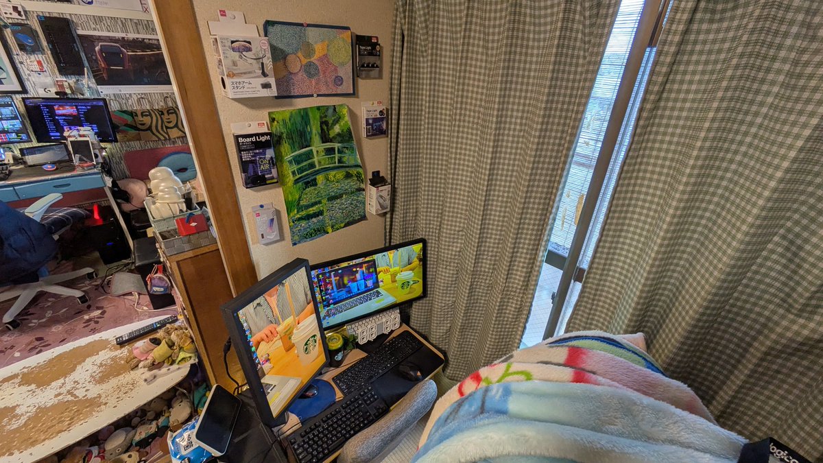 NinoVariety's tweet photo. PC変更に伴って少しデスク模様替えや
壁紙変更してみました!
一枚目が私のメインデスク!
二枚目が私のサブデスク!
三枚目が母のデスク!
四枚目が父のデスク!
#PCデスク
#お前らのPCデスク周りを晒してけ
#deaksetup
#ゲーミング https://t.co/Gl41579IW2