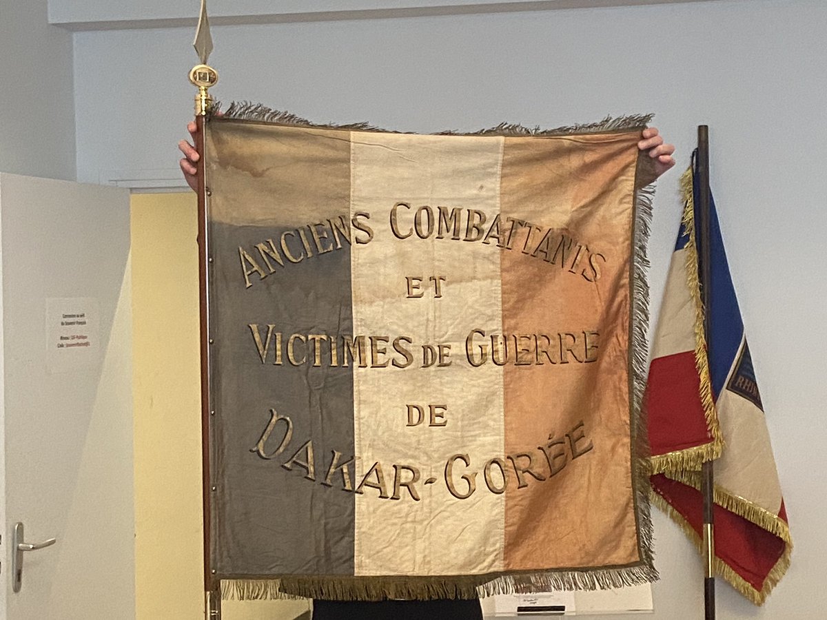 DrapeauxSFV's tweet photo. Quelques jolies pièces du Souvenir français. #JSFV1 #Vexillologie https://t.co/mnwJ30dX6I