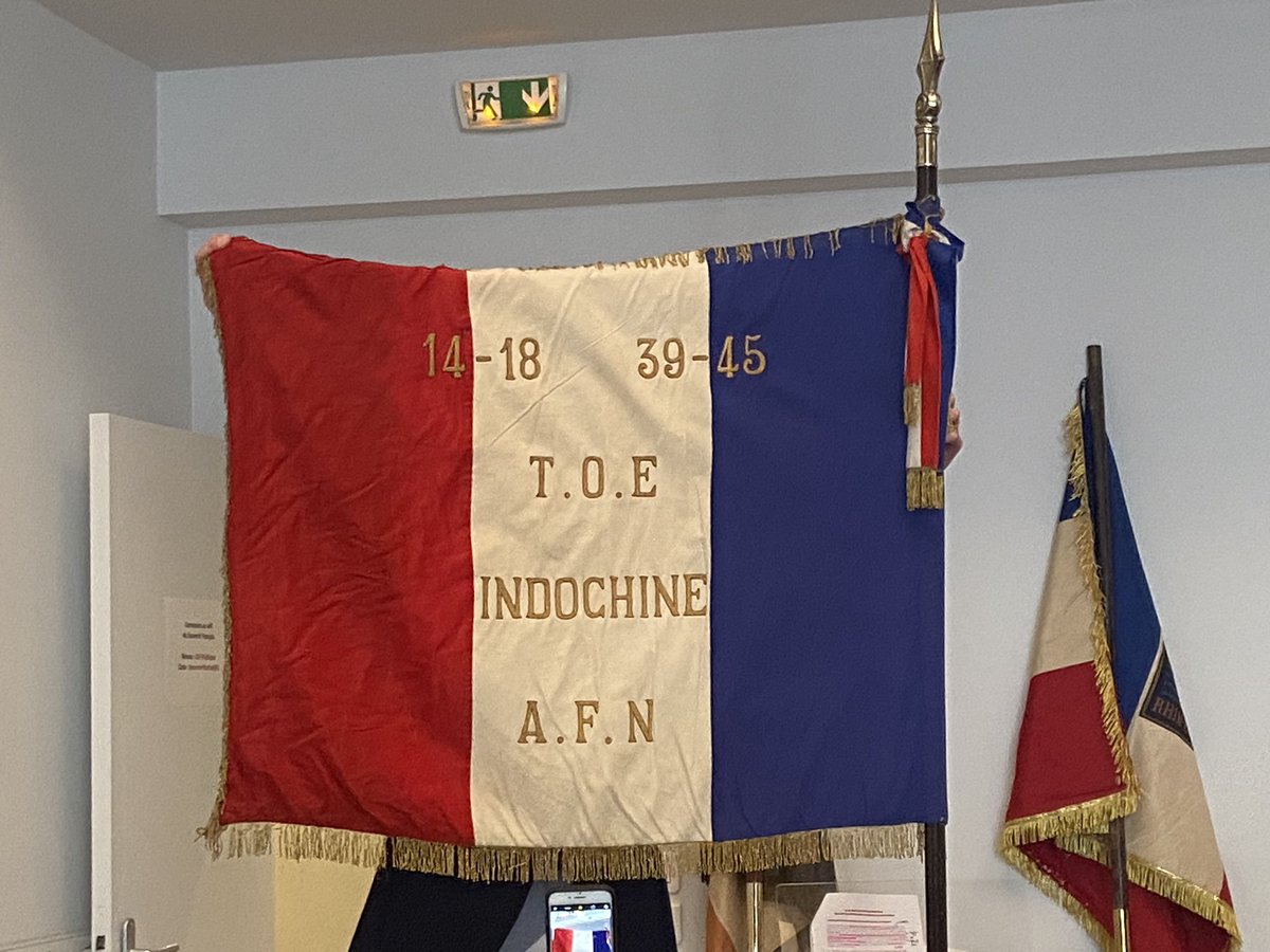 DrapeauxSFV's tweet photo. Quelques jolies pièces du Souvenir français. #JSFV1 #Vexillologie https://t.co/mnwJ30dX6I