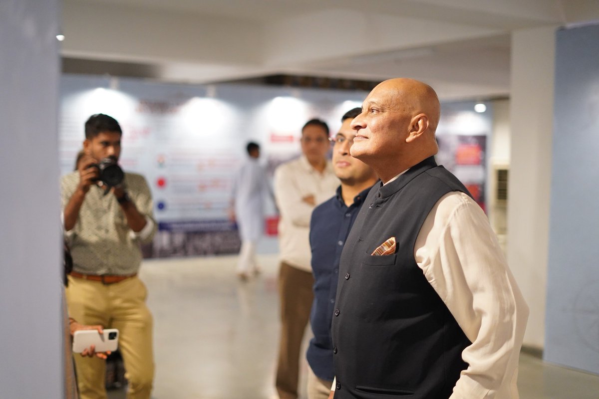 IndiaJyot's tweet photo. Shri C. A. Sundaram, @Aryama_Sundaram, walking through the #exhibition exploring the wisdom of H.H Spiritual Sovereign Yugbhushansuriji carved out in words on "Aarya Parampara : The Concept of #Sovereignty". He expressed his views....

#JainacharyaOnWorldOrder
#VasudhaivaKutumbakam ki Oar 3.0 Conclave 2024

#Geopolitics #Legal #Conclave  #Sovereignity #Secularism #GlobalTrust #Multipolarity #VishwabandhuBharat #BasicStructureDoctrine