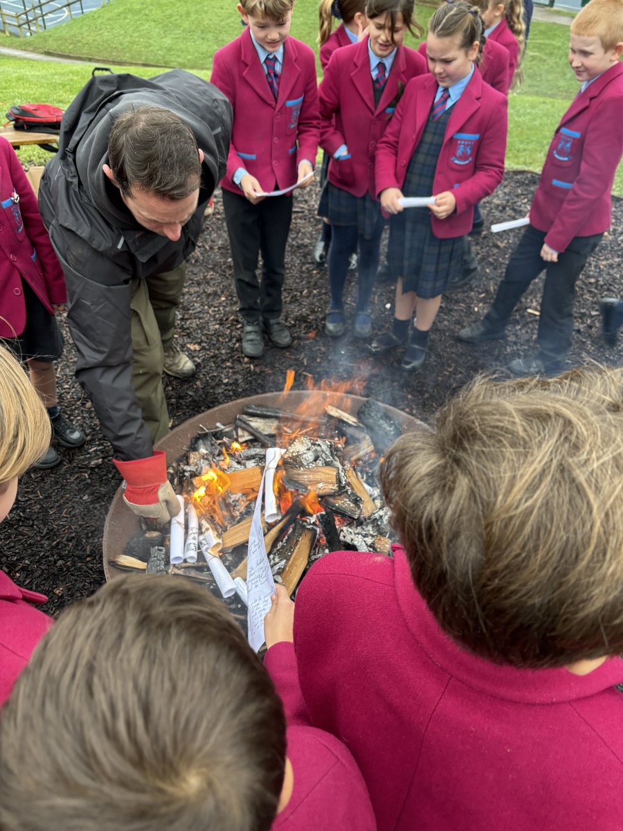 HWD_Lower's tweet photo. #HazelwoodYear4 used their persuasive writing skills that they had learnt in English when they found out a naughty elf had put them on the naughty list. They wrote persuasive letters to Santa to get back on the nice list. We burnt them at the fire pit to send the message to Santa https://t.co/1dJeXoQAXr