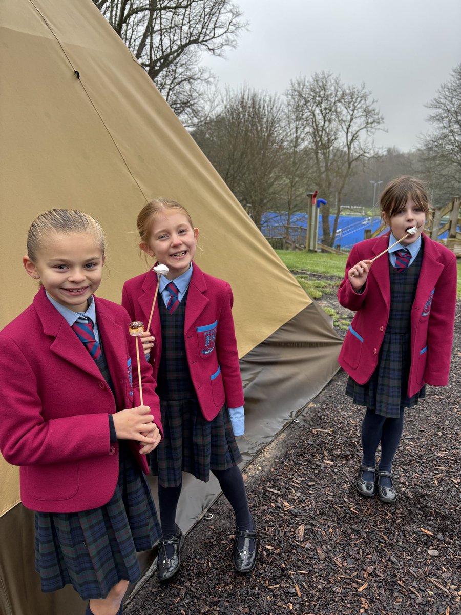HWD_Lower's tweet photo. #HazelwoodYear4 used their persuasive writing skills that they had learnt in English when they found out a naughty elf had put them on the naughty list. They wrote persuasive letters to Santa to get back on the nice list. We burnt them at the fire pit to send the message to Santa https://t.co/1dJeXoQAXr