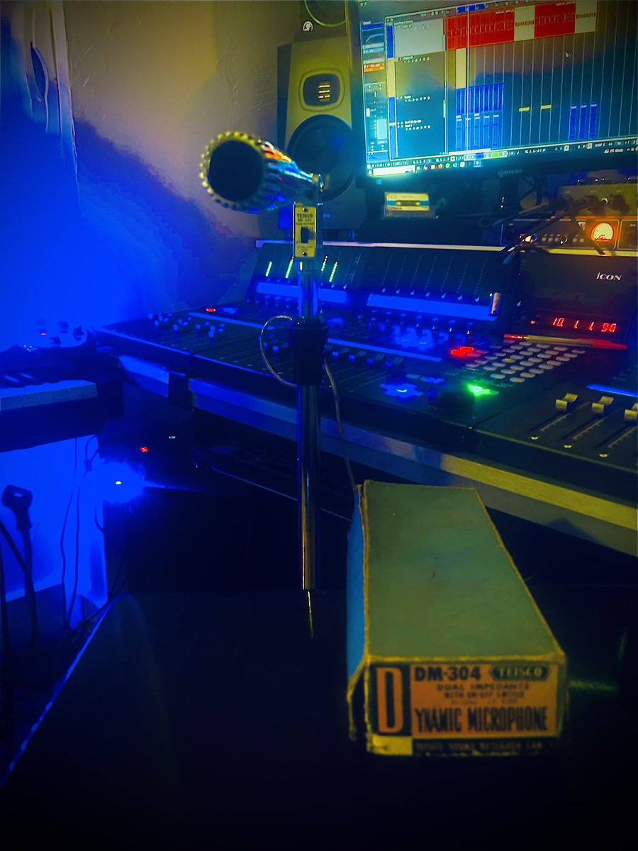PutOutPro's tweet photo. Trying out some retro mic’s🎙️ 🎤 today 
#Lofi #Vintagemics #retro #recordingstudio #Musicprodution #Musicproducer https://t.co/ZDhzex8Clk
