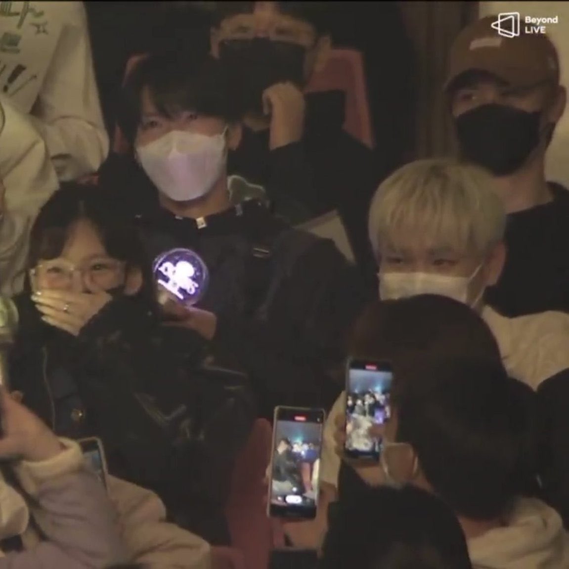 พี่เตนล์จริงคับ เสื้อดำแมสขาววันไปดูคอนเอสป้า ในคลิปยืนข้างพี่คุนหมวกน้ำตาลแต่ตัวเร้กโดนบัง