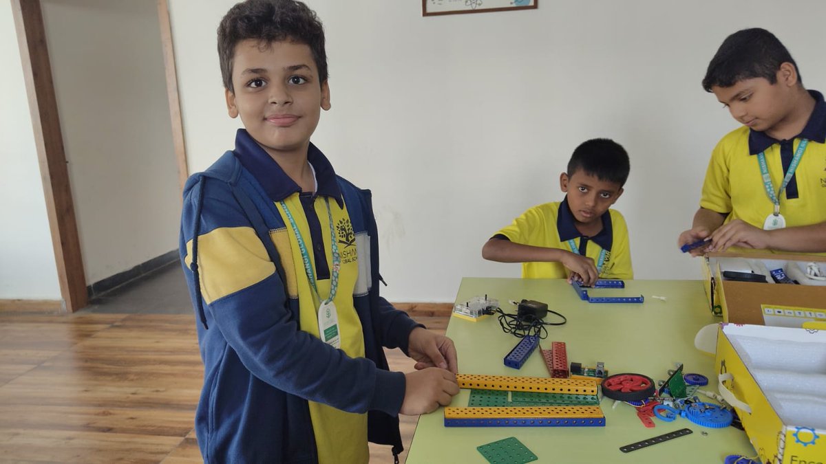 NisGlobalSchool's tweet image. ”Robots will play an important role in providing physical assistance and even companionship for the elderly.”
Our future engineers from Grade IV, apply their thoughts in our #STEM lab.
#RoboticEngineering #BuildABot #TechThoughts #RoboInnovation #EngineeringExcellence