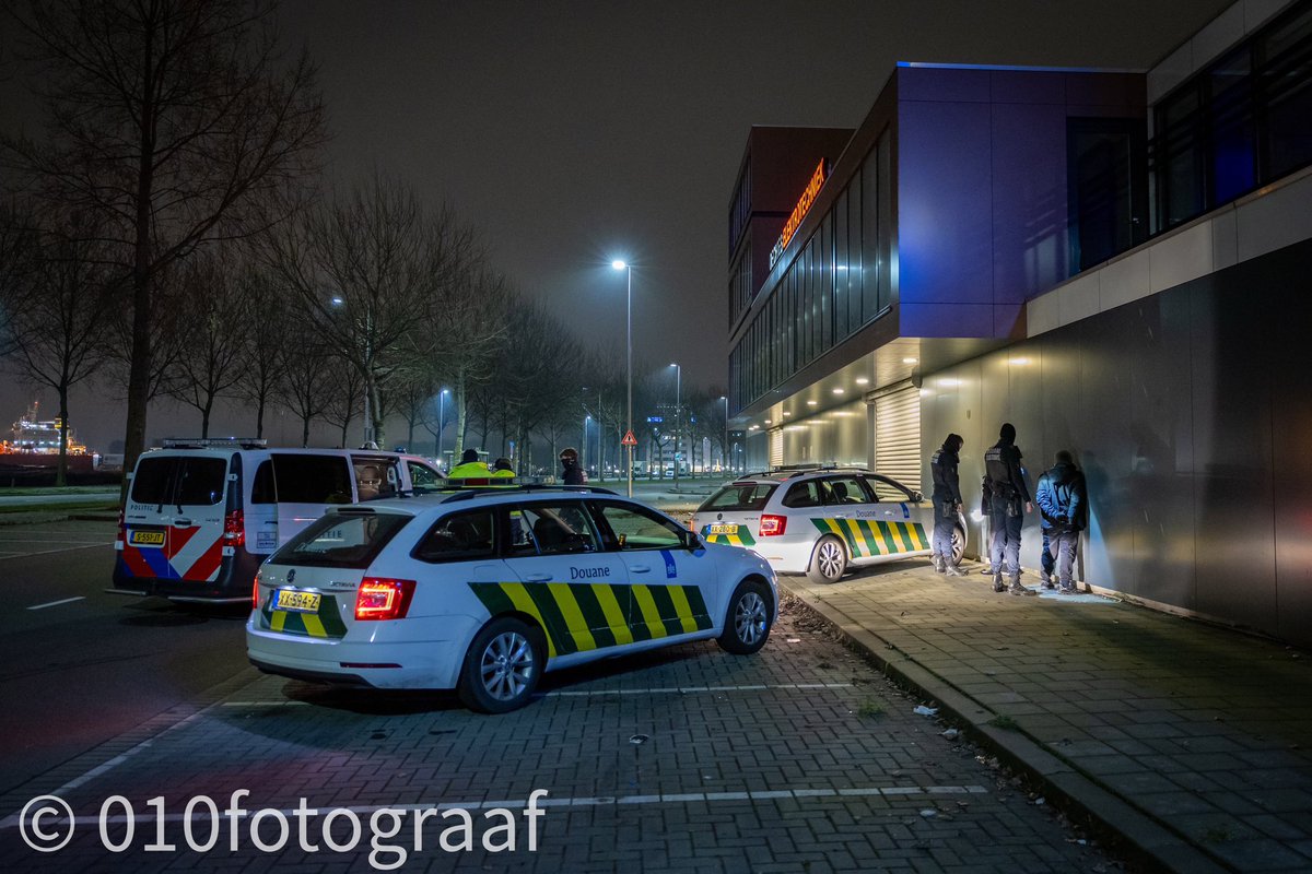 Aanhouding van jonge uithalers in Rotterdamse Waalhaven