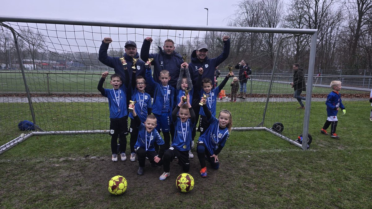 Ook Urk JO8-2 vandaag kampioen na een mooie overwinning tegen Flevo Boys in Emmeloord

Uitslag 5-15 !!

Namens SVU gefeliciteerd! 🥇🏆
