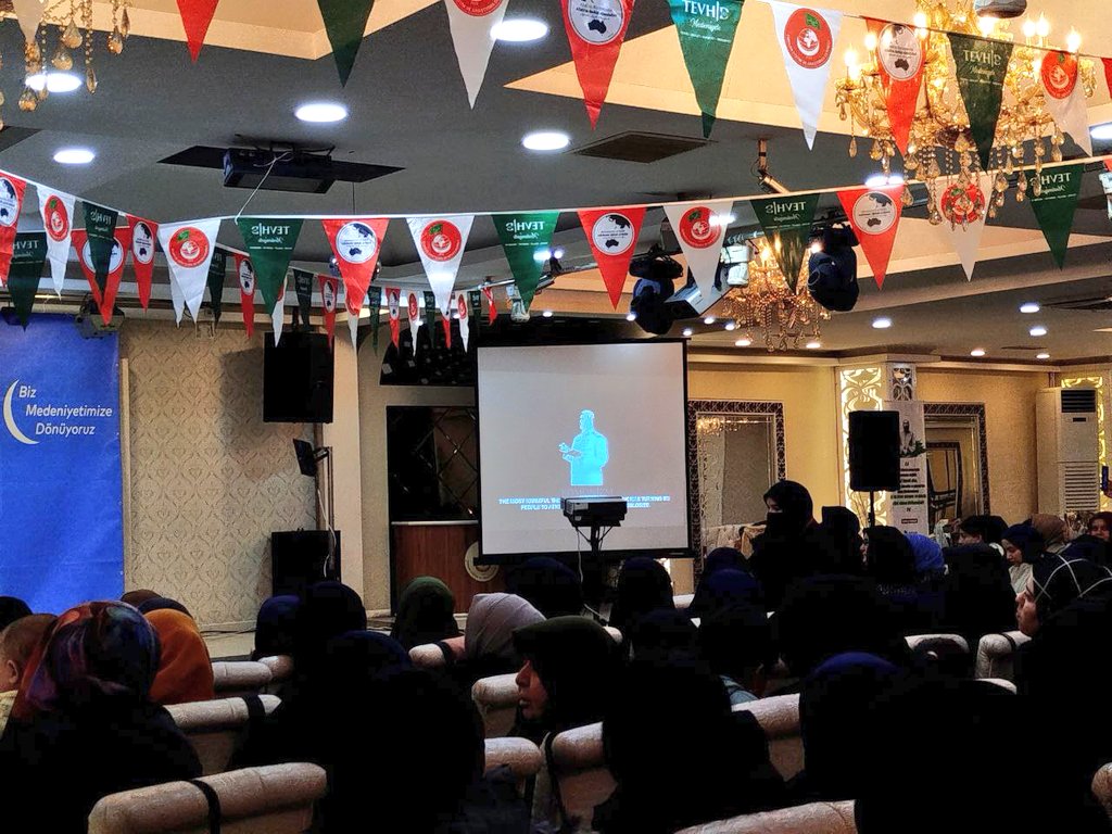 Ankara'da Konferans Coşkusu Başladı! 

Furkan Hareketi gönüllüsü hanımların yoğun katılımı ile 'İslam Medeniyetine Olan İhtiyacımız' konulu konferansımız ön program bölümü ile başladı.