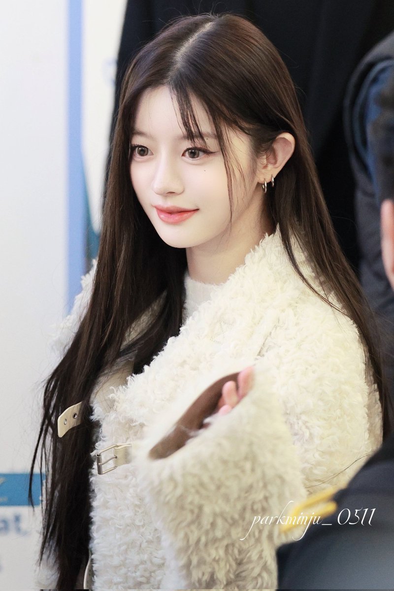 241214 ICN🥰

#아일릿 #ILLIT #민주 #MINJU