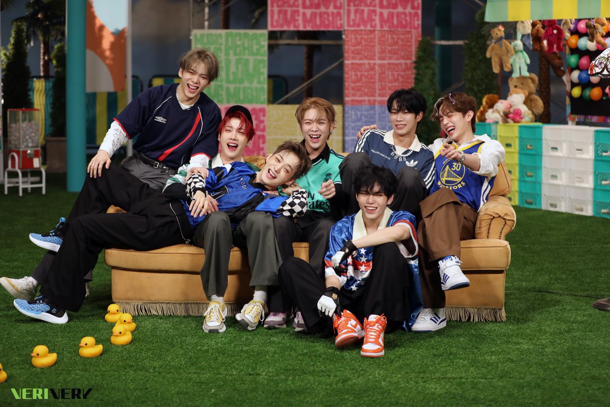 veri_daily's tweet photo. all 📸↓
.
.
#베리베리 #VERIVERY #VRVR
#Liminality #EP_LOVE
#Tap_Tap https://t.co/irvWyhqziM