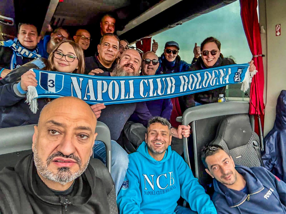 NaClubBo's tweet photo. Sempre al tuo fianco! NCB verso Udine 🚌 #UdineseNapoli #NCBSemprePresente #ForzaNapoliSempre #SerieA https://t.co/ToHSv1lVXz