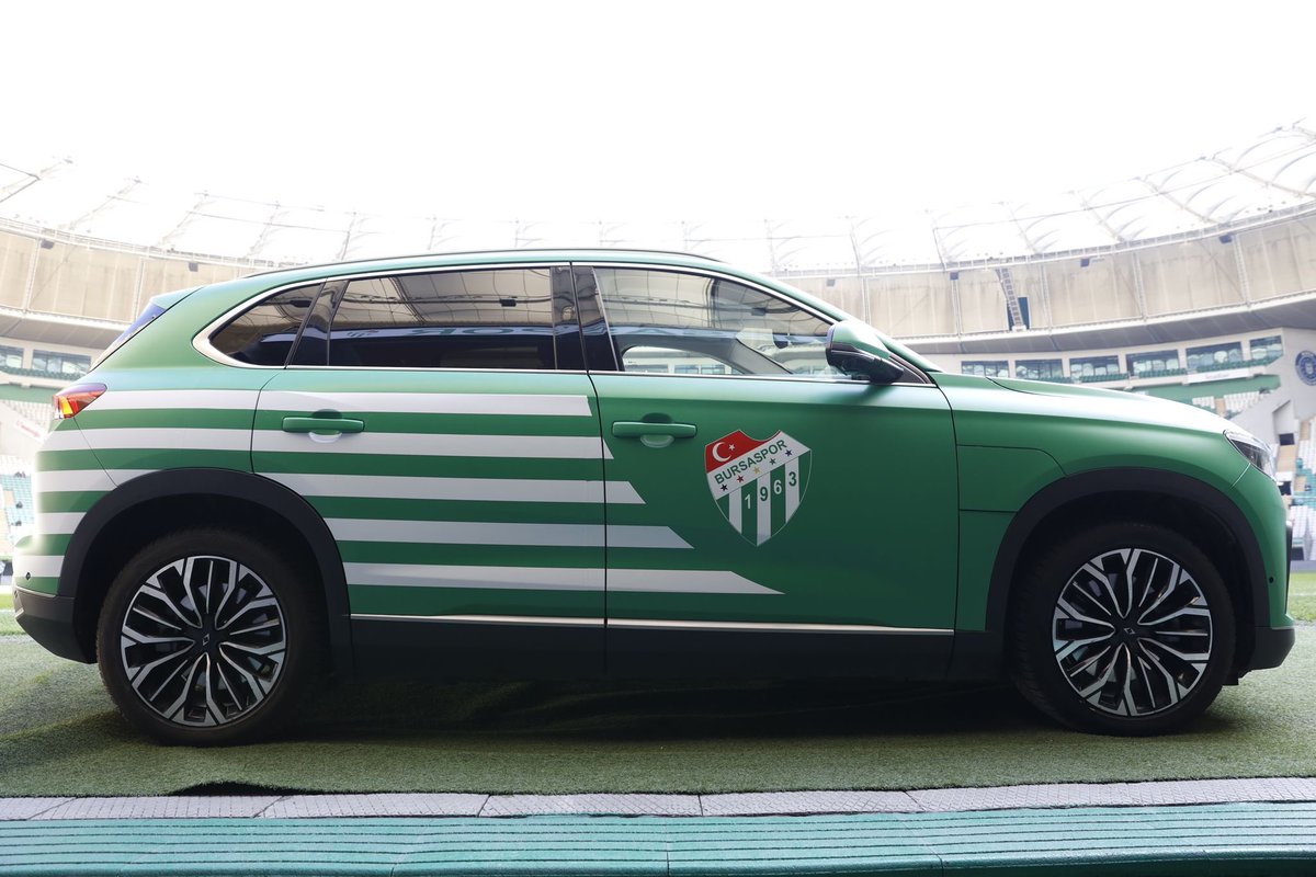 Togg2022's tweet photo. Yönetim Kurulu Başkanımız Sn. Fuat Tosyalı, CEO’muz Sn. M. Gürcan Karakaş ve Bursaspor Kulübü Başkanı Sn. Enes Çelik’in katılımıyla Bursaspor sponsorluğunu sizlerle paylaşmanın mutluluğunu ve gururunu yaşıyoruz.

Bursaspor bizim #yeşilçizgimiz 🐊⚽️

#Bursaspor
#Togg https://t.co/17157KiHsJ