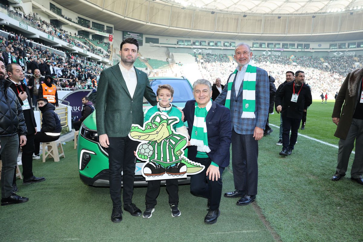 Togg2022's tweet photo. Yönetim Kurulu Başkanımız Sn. Fuat Tosyalı, CEO’muz Sn. M. Gürcan Karakaş ve Bursaspor Kulübü Başkanı Sn. Enes Çelik’in katılımıyla Bursaspor sponsorluğunu sizlerle paylaşmanın mutluluğunu ve gururunu yaşıyoruz.

Bursaspor bizim #yeşilçizgimiz 🐊⚽️

#Bursaspor
#Togg https://t.co/17157KiHsJ