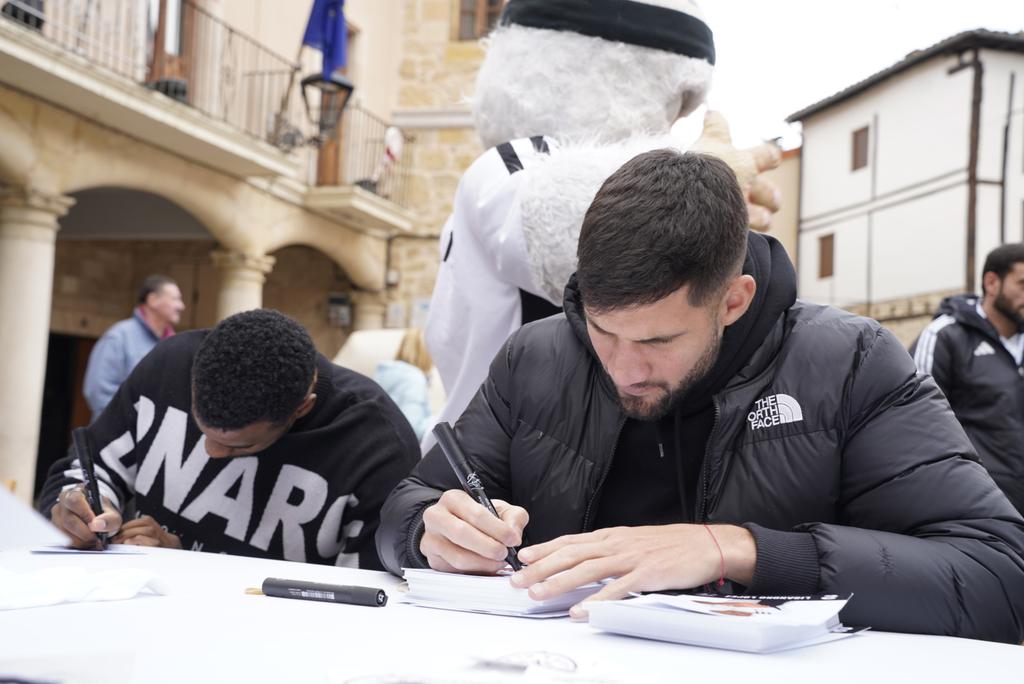 Burgos_CF's tweet photo. ¡GRACIAS, OÑA!👏

#SembrandoBurgalesismo
#TodaMiVida https://t.co/xLPY9GXHiO
