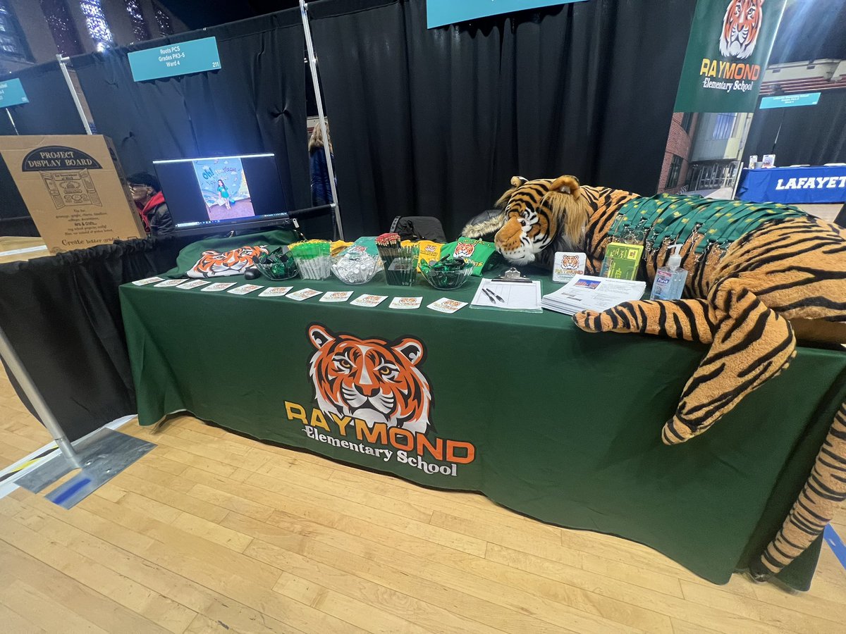 Raymondlibrary1's tweet photo. π Exciting times ahead at #EdFEST24! π Raymond Elementary is ready to showcase our amazing PreK-5th grade programs! Join us today from 10 AM to 1 PM at the DC Armory for fun, learning, and community spirit! Let's make memories together! ππ #RaymondElementary #FutureLeaders https://t.co/9Vdox0mJrD