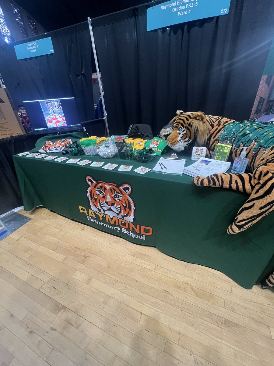 Raymondlibrary1's tweet photo. π Exciting times ahead at #EdFEST24! π Raymond Elementary is ready to showcase our amazing PreK-5th grade programs! Join us today from 10 AM to 1 PM at the DC Armory for fun, learning, and community spirit! Let's make memories together! ππ #RaymondElementary #FutureLeaders https://t.co/9Vdox0mJrD
