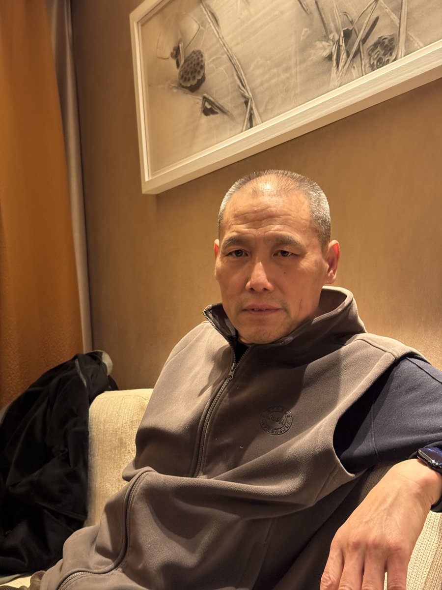 puzhiqiang's tweet photo. 2024年12月14日，早上先去游泳，随后带上狗，前往北京市第二中级法院、北京市第一看守所，故地重游。九年前的今天，北京二中院一个最小的法庭里，浦案开庭审理，此后每年的今天，我都回来走一走。2020年12月10日，在法定两年期限届满前，我依法提起了申诉。我相信，不论当局如何耍赖，我的申诉案已经在那儿了，我们永远有机会。