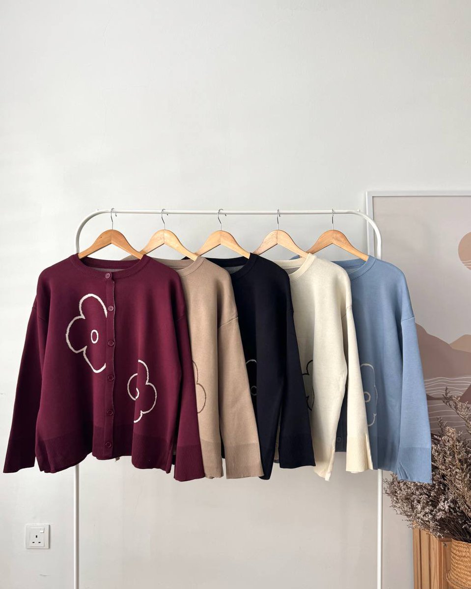AliatulAqila_'s tweet photo. Ladies selain Panda Eyes, kalau korang nak beli baju consider beli baju dekat M&amp;B atau Petikita! 

Baju dekat sini design dia semua cantik cantik! Ada skirt, pants, blouse, dress semua ada — https://t.co/4tNtbw5C4W