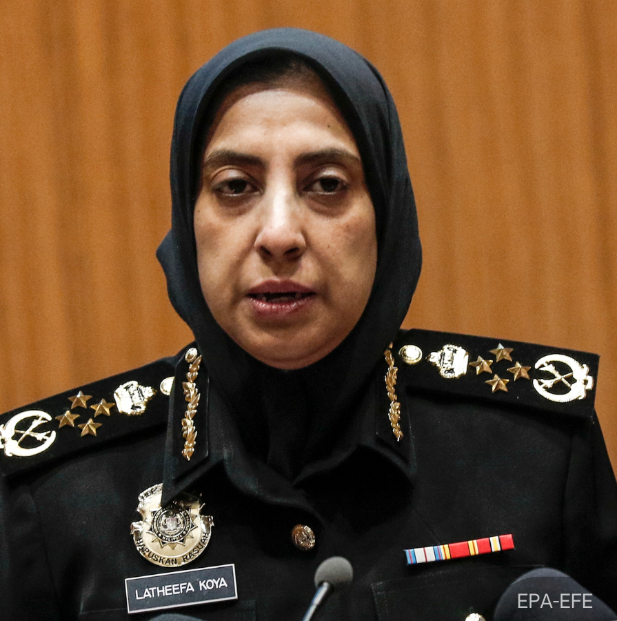 NewsBFM's tweet photo. Lawyer-activist Latheefa Koya has criticised the prosecution for withdrawing its appeal against Ahmad Zahid Hamidi’s acquittal in the foreign visa system corruption case.

The former MACC chief commissioner said she oversaw the initial investigations and recommended Zahid be charged based on comprehensive evidence.

“I would not ordinarily comment on cases I had investigated, but this case attracts the highest considerations of national interest."

🧵1