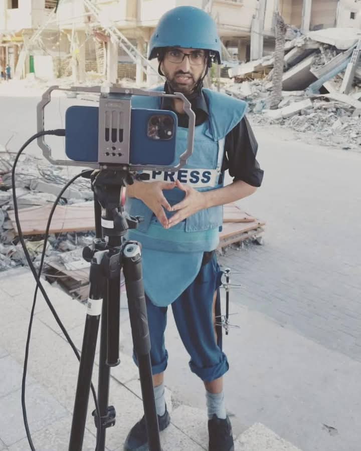 HossamShabat's tweet photo. إرتقاء الزميل الصحفي محمد بعلوشة مراسل قناة المشهد في مدينة غزة
بعد استهدافه بقنبلة من طائرة كواد كابتر في شارع أحمد ياسين بحي الشيخ رضوان https://t.co/iyaJ3QREuc