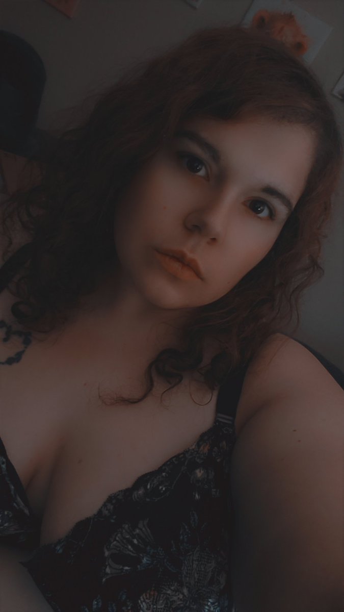 Curlybeeb's tweet photo. I lost this bra and I just found it again yayyy 🥴🥰 look below for telegram channel https://t.co/ARgFtPXi8z