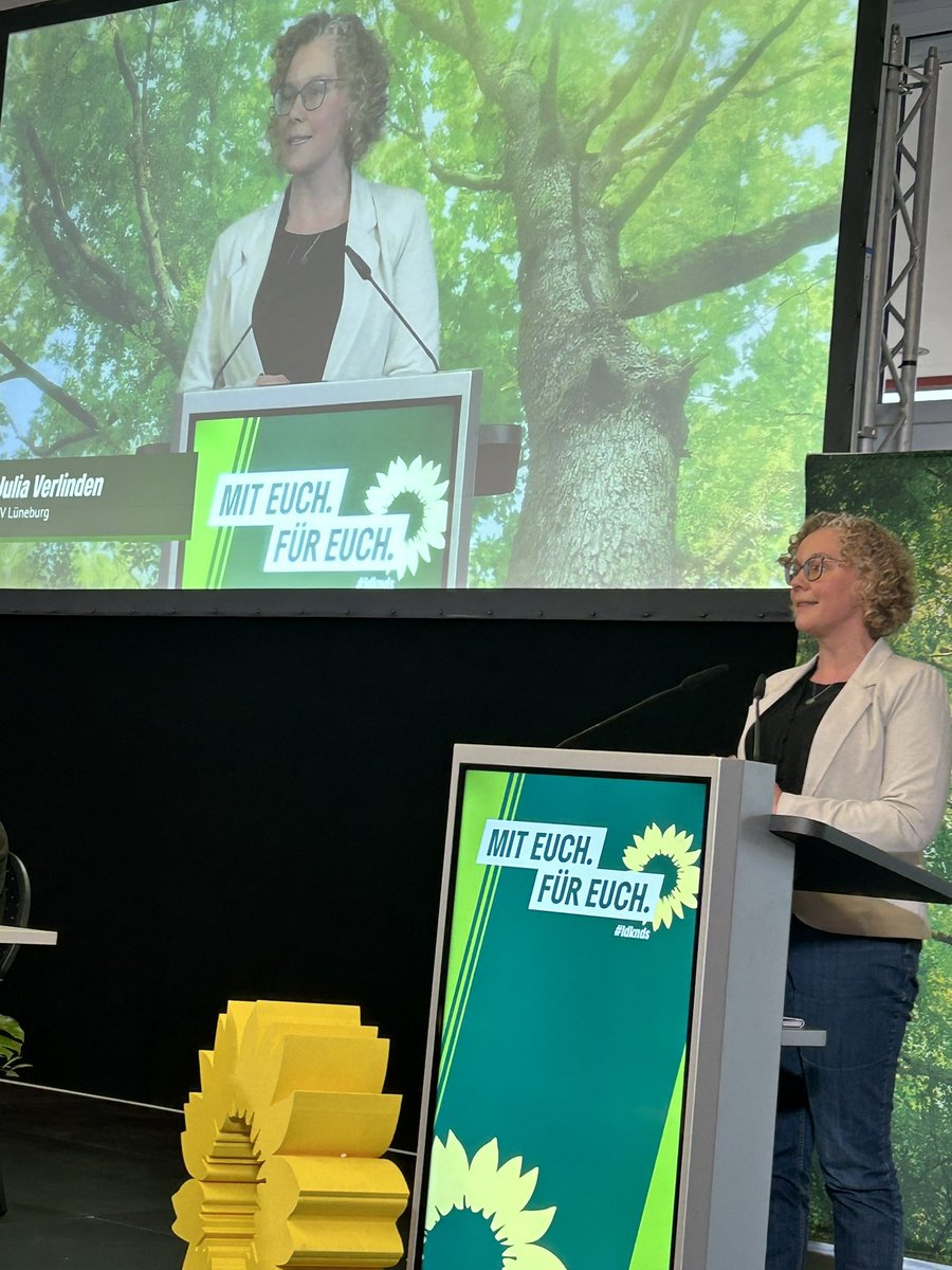GruenMeyer's tweet photo. Und die Nummer 3 ist die Energieexpertin und stellvertretende Fraktionsvorsitzende @julia_verlinden mit 95 Prozent EnergieGlückwunsch!
#Niedersachsen #Grüne #ldknds #Energiegeladen #Klimaschutz #Erneuerbare https://t.co/H7fR9cJ5kr